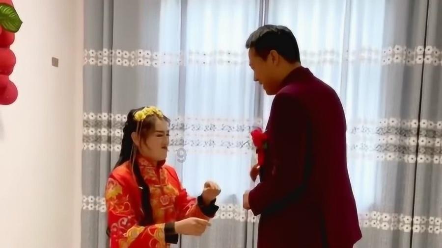 可爱吊带裙