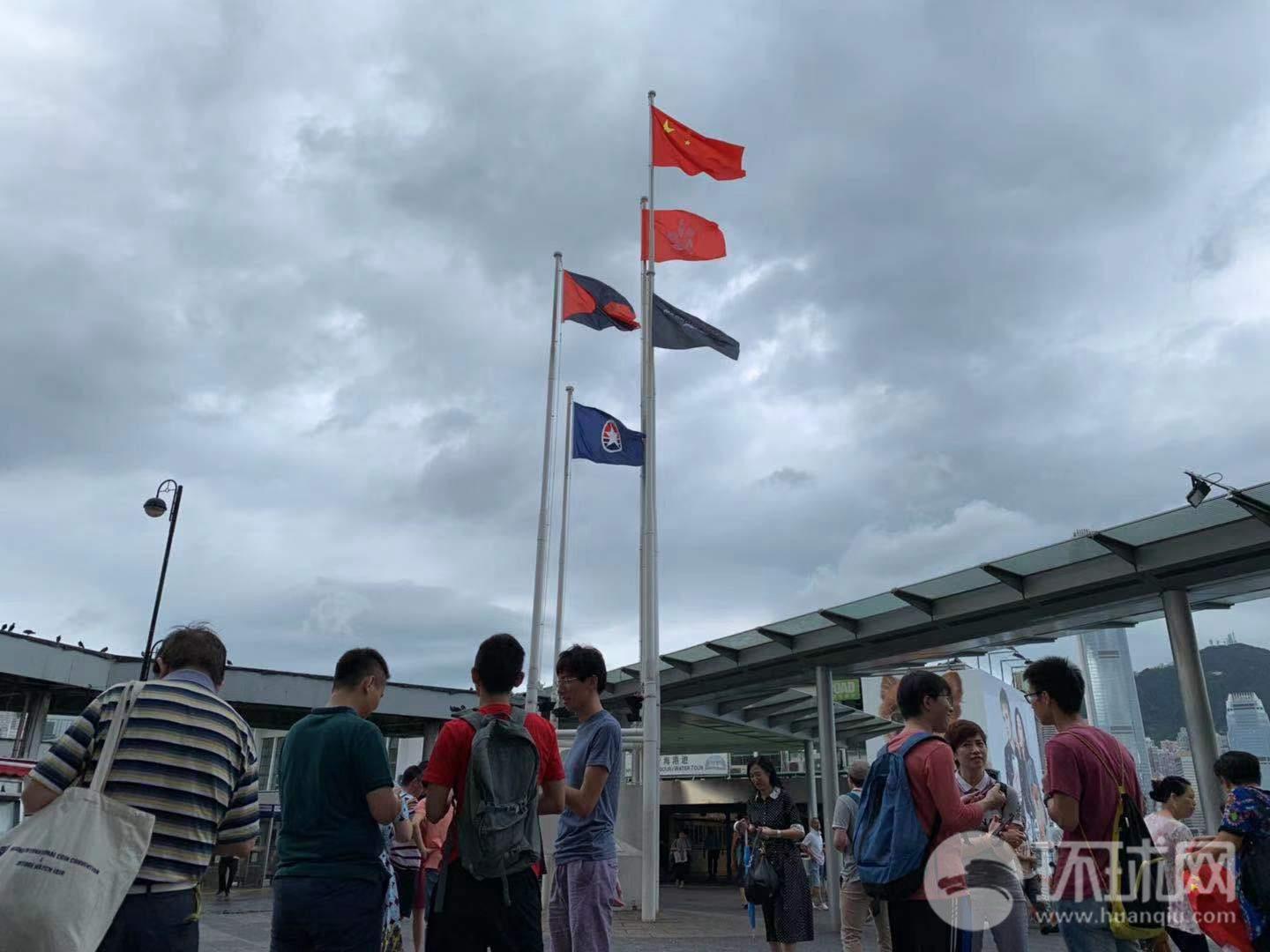 救援活泼小男孩