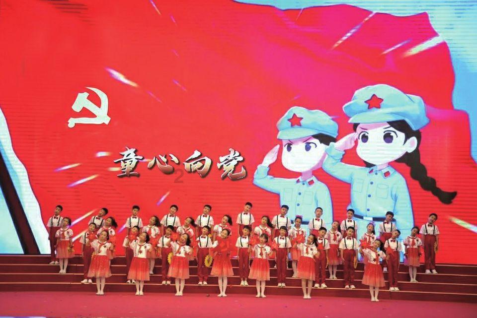 此王朝皇帝个个变态，权力相争不断，兄弟相残是常事