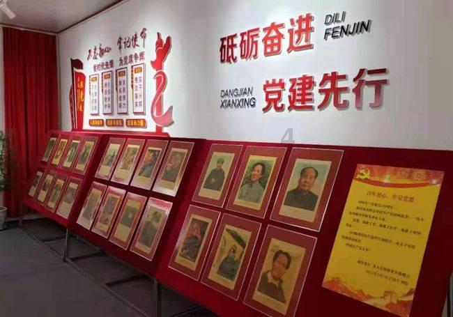 可爱啄木鸟逃脱