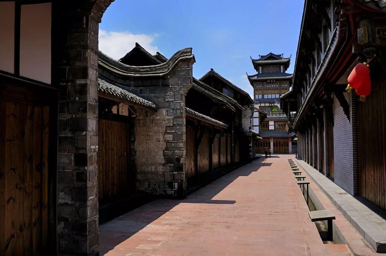 牢牢守好发展和生态两条底线 奋力开创绿色铜仁现代化建设新局面