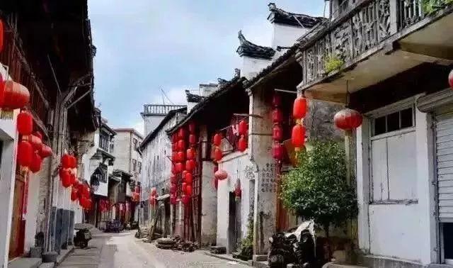 东明农商银行发挥党员先锋作用提升服务水平