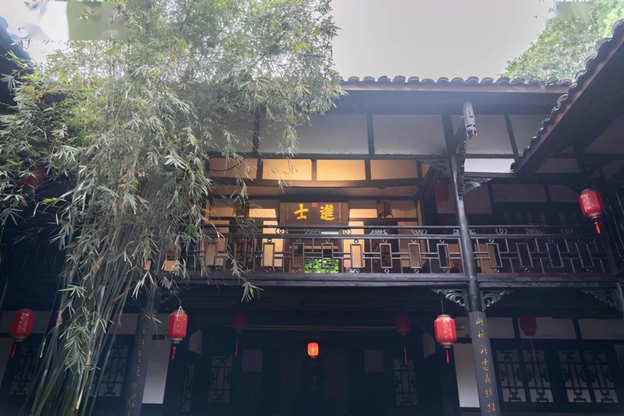 逃离空的老房子