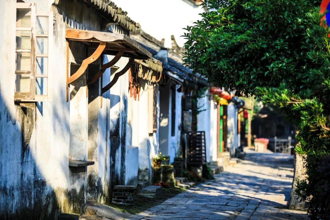 兰州黄河去年预亏3600万元至4200万元,其中证券投资亏损约2900万元