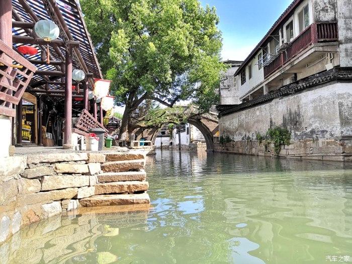 海口三港春运首日输送出岛小汽车超9600辆次 交通部门提醒：未购票车辆不得进港