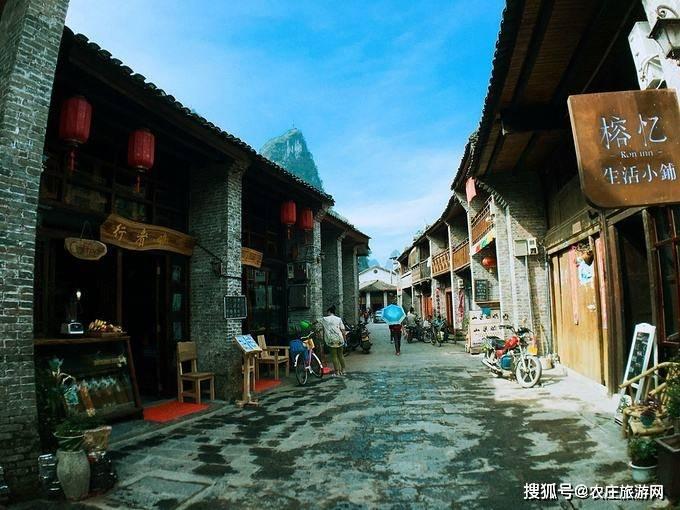 赖美云穿粉色毛衣现身机场，搭配格纹夹克长裙套装，甜酷风适合她吗？游戏画面